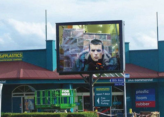 Panneaux d'affichage menés polychromes géants d'écran de Digital pour la publicité de l'information